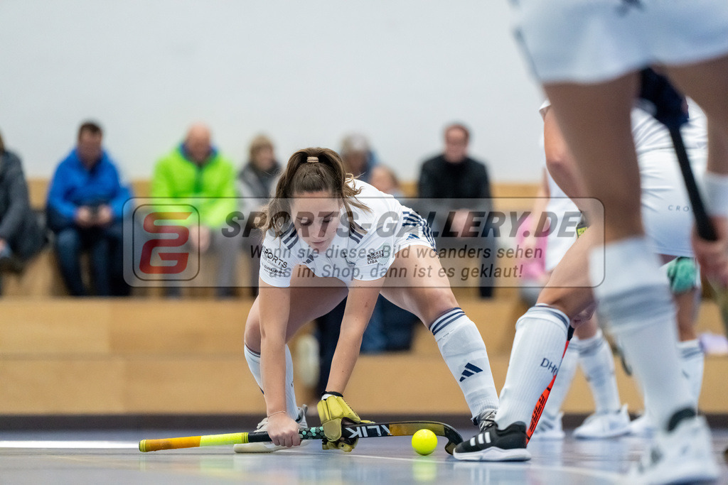 HK_20241201_109438 | 1. Bundesliga Halle Damen Düsseldorfer HC - Schwarz Weiss Köln am 1.12.2024 DHC, Düsseldorf , Pia Lhotak ( Düsseldorfer HC #5 )