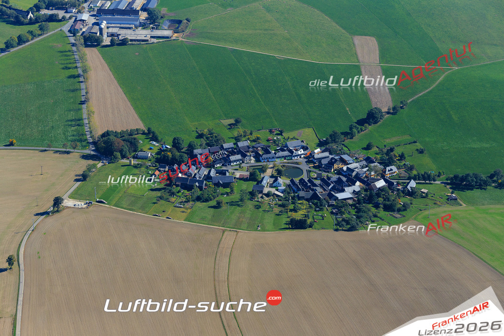Die Luftaufnahme der Stadt Remptendorf wurde vom UL-Flugzeug heraus erstellt ( keine Drohne )- hohe Auflösung für beste Qualität