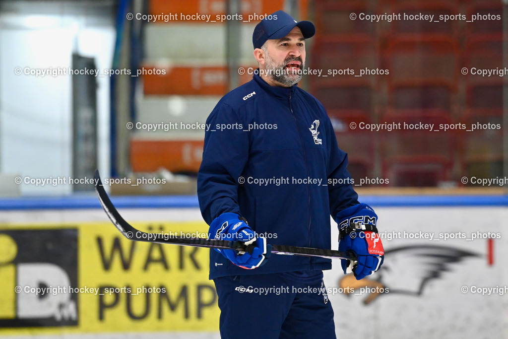 Eistrainig EC VSV mit Headcoach Pierre Allard | Eistrainig EC VSV mit Headcoach Pierre Allard, 1. Eistrainig EC VSV mit Headcoach Pierre Allard am 02.12.2025 in Villach (Stadthalle Villach), Austria, (Photo by Bernd Stefan)