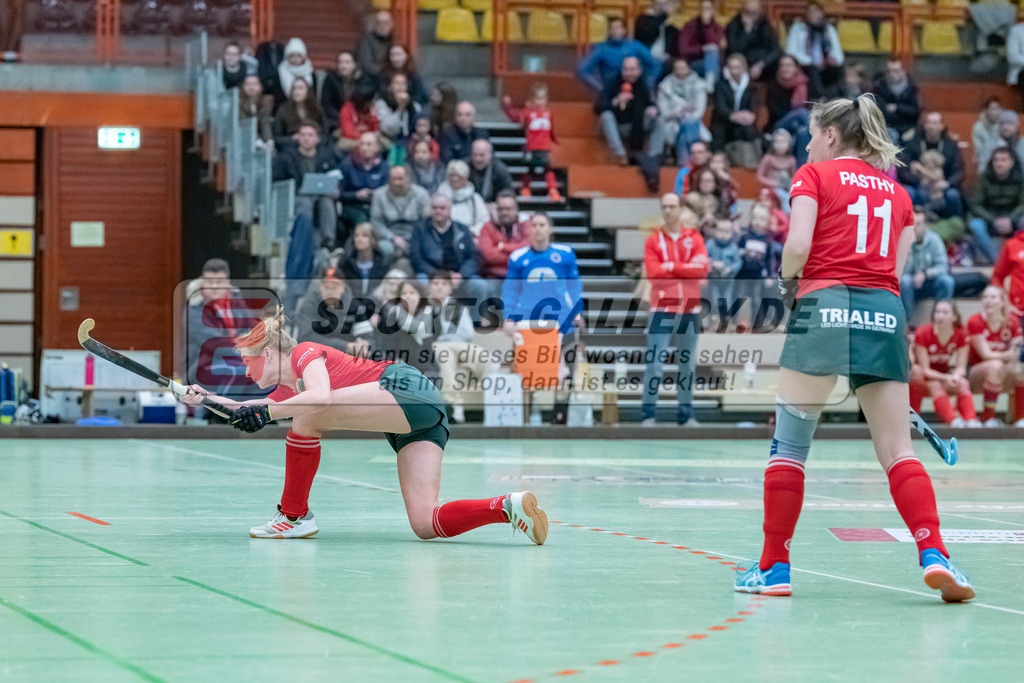 HK_20230122_103121 | 1. Bundesliga ( Halle ) Damen Crefelder HTC - Rot-Weiss Köln am 22.1.2023 Crefelder HTC  ( CHTC ) Halle Glockenspitz , Krefeld , Krings Lynn ( Crefelder HTC #19 )