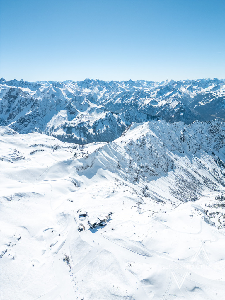 Fotografie-Leo-Schindzielorz-DE-Winter-Allgaeu-Alpen-Nebelhorn-20250318-DJI_0670-org | Atmosphärische Landschaftsbilder & Drohnenaufnahmen aus dem Allgäu, Tirol, Südtirol & der Schweiz – ideal für Leinwanddrucke & zur stilvollen Raumgestaltung. - Realisiert mit Pictrs.com