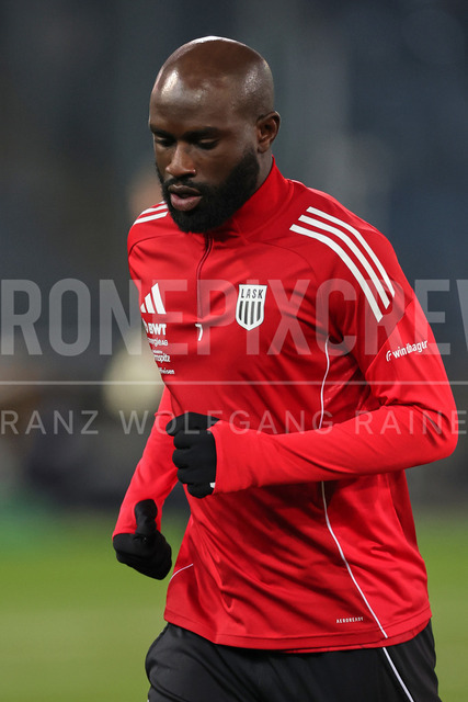Austrian Bundesliga: Grazer AK 1902 vs LASK | GRAZ, AUSTRIA, 13.DEC.25 - SOCCER - ADMIRAL Bundesliga, Grazer AK 1902 vs LASK. The image shows Samuel Adeniran (Lask).