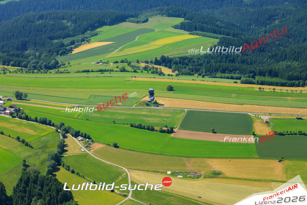 Die Luftaufnahme Birnbaum -  wurde vom UL-Flugzeug (keine Drohne) aus fotografiert.Hohe Druck- Auflösung-die Geschenkidee!