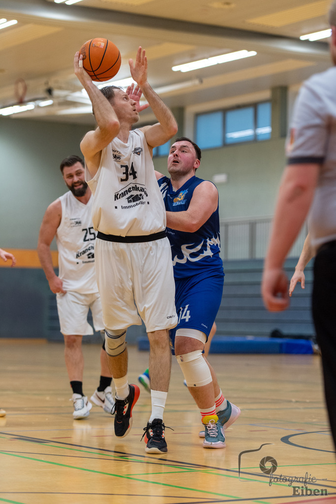 Wattworms Edewecht-Lions Ofenerdiek | Wattworms Edewecht (weiß)-Lions Ofenerdiek (blau) am 22.02.2026 in Edewecht (Heinz-zur-Jührden-Halle); Photo: Philip Eiben 2025 - Realisiert mit Pictrs.com