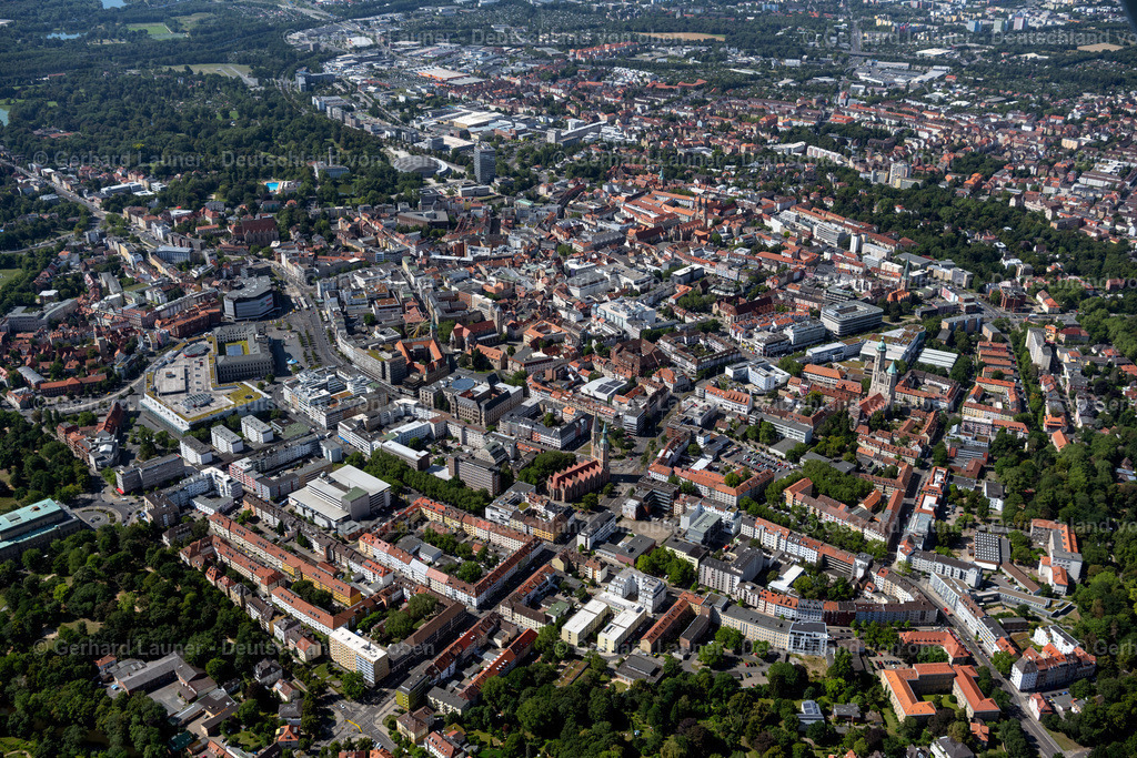 4035510 | BRAUNSCHWEIG 31.07.2020 Altstadtbereich und Innenstadtzentrum in Braunschweig im Bundesland Niedersachsen, Deutschland. Weiterführende Informationen bei: Stadt Braunschweig. // Old Town area and city center in Brunswick in the state Lower Saxony, Germany. Further information at: Stadt Braunschweig. Foto: Gerhard Launer