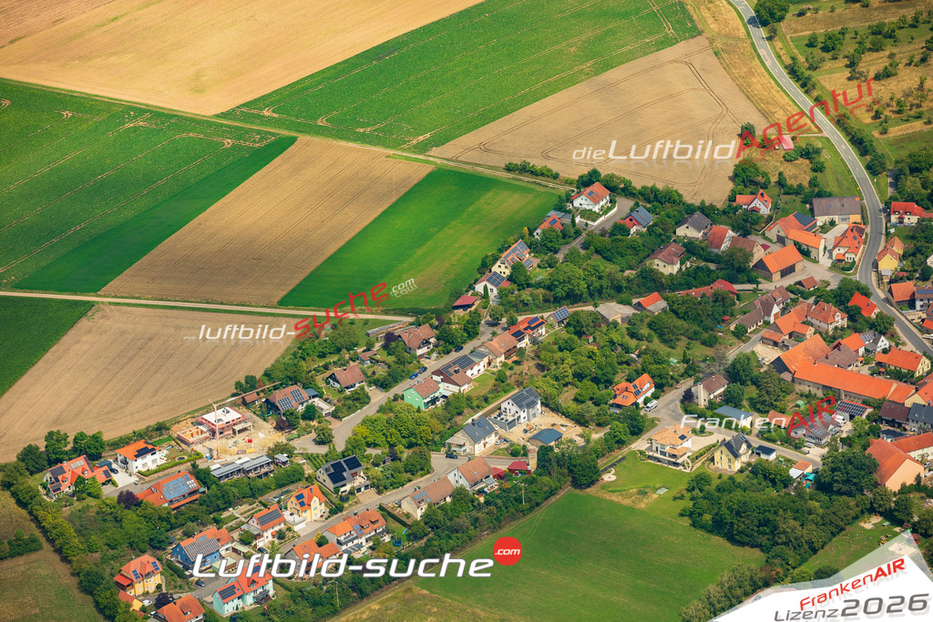 Luftaufnahme der Stadt Ippesheim - Die Luftaufnahme wurde 2025 vom UL-Flugzeug heraus erstellt ( keine Drohne ) - Hochauflösende Luftaufnahme - für professionelle Ausdrucke geeignet. Die Geschenkidee !Mit Lizenz und Bildrechte bestellbar