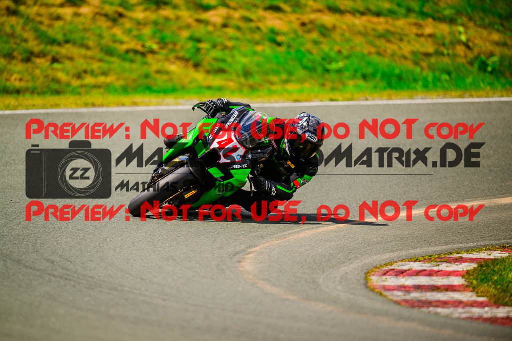 MaZZes_FotoMatrix_240728_6007705_6825 | STK