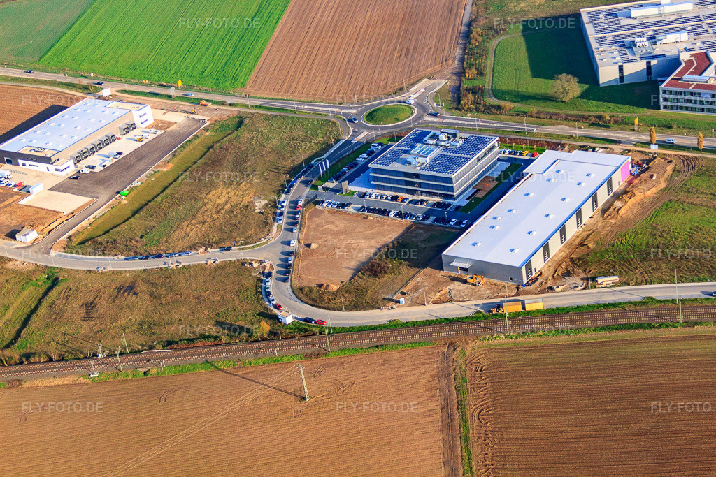 Luftbild: Neubau der ITK Engineering GmbH in Rülzheim im Bundesland Rheinland-Pfalz in Deutschland. – Foto: IMG_61103.jpg vom 18.11.2013 durch Werner Riehm/FLY-FOTO.de – Auflösung des Originals: 4752 x 3168 px – ITK Engineering - Ihr Partner für Digital Engineering