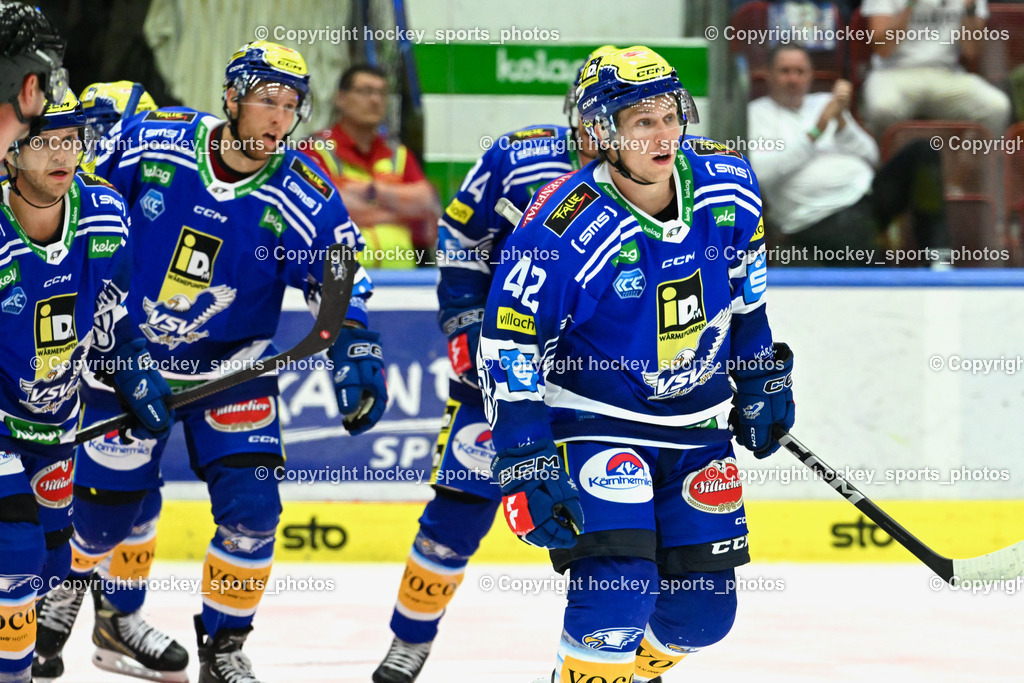 EC IDM Wärmepumpen VSV vs. HC Bozen 19.9.2023 | Jubel EC VSV Mannschaft, #42 LANZINGER Benjamin,  win2day icehockeyleague, EC IDM Wärmepumpen - HC Bozen  am 19.09.2023 in Villach (Stadhalle Villach), Austria, (Photo by Bernd Stefan)