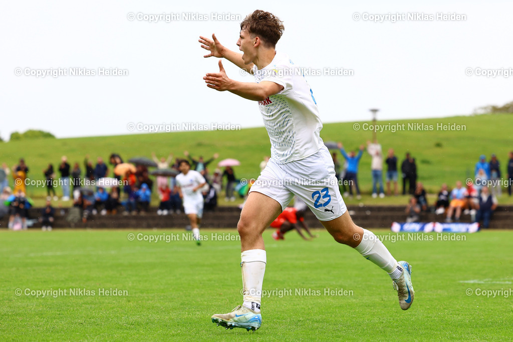 NH_JFVLübeckU19_HolsteinKielU19_SHFVLandespokal_29052025 | #23 Kian Tack (Holstein Kiel U19) bejubelt seinen Treffer zum 1:3.Fußball I Junioren I SHFV-Landespokal (A-Junioren) I Saison 2024-2025 I Finale I JFV Lübeck U19 - Holstein Kiel U19 I 29.05.2025 I Uwe-Seeler-Fußball-Park