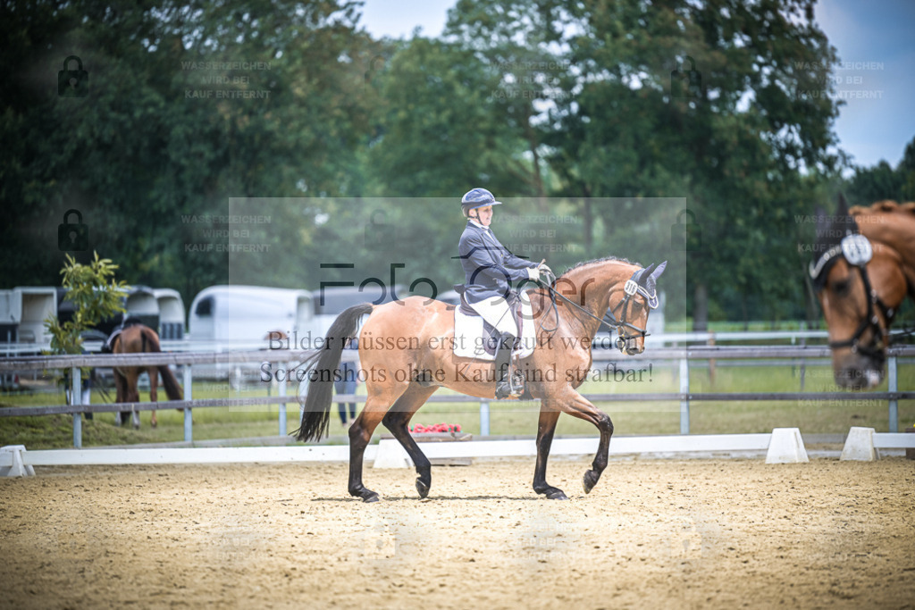 DOS_6689 | Entdecke hochwertige Reitturnierfotos von Foto Oger. Professionell, emotional und authentisch – jetzt Lieblingsmomente im Shop bestellen. - Realisiert mit Pictrs.com