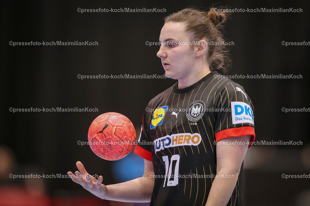 DueDHB03032402111 | 03.03.2024, Handball, Düsseldorf, Mitsubishi Electric Halle, Frauen EHF EURO Qualifikation, Spieltag 4, Deutschland - Slowakei: Mareike Thomaier (10, Deutschland)