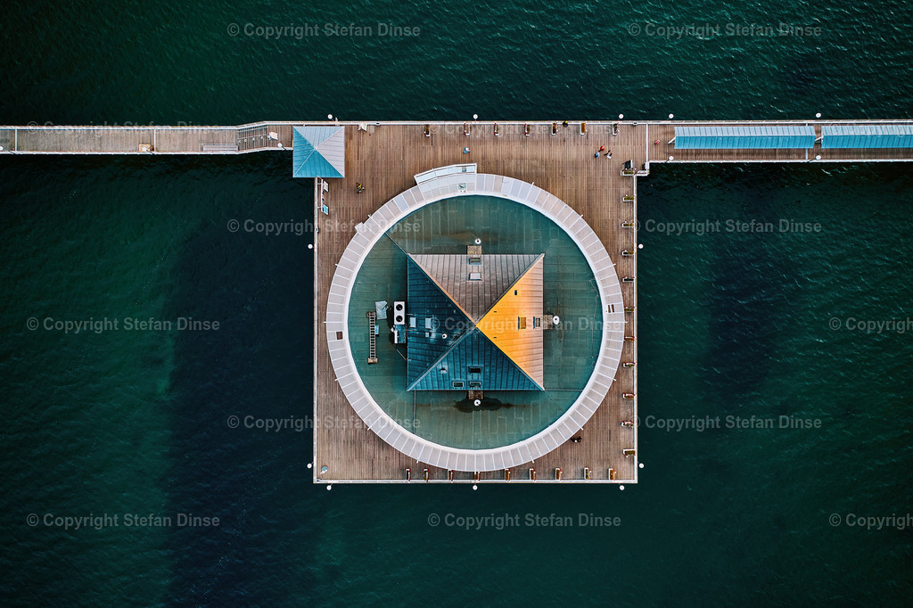 2020-11-15 15-41-45_DJI_0581 (b) | Findlinge im Eis, Zeesenboote bei der Traditionsregatta, eine Seebrücke im Sonnenaufgang - mit den Bildern aus dieser Galerie erhalten Sie wunderschöne Aufnahmen über das ganze Jahr. Ein tolles Produkt zum Verschenken, Werben oder zum Träumen vom nächsten - Realisiert mit Pictrs.com