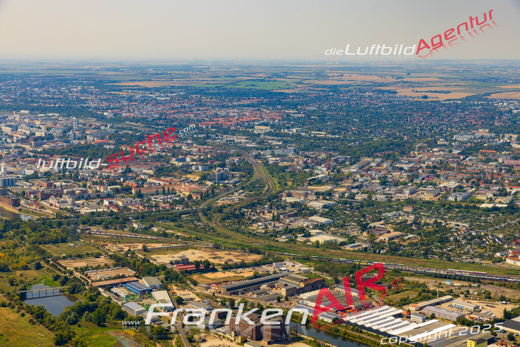 Klassische Luftaufnahme ohne Drohne zeigt:Industriehafen bei Magdeburg - Die Luftbildaufnahme wurde 2025 vom UL-Flugzeug heraus erstellt ( keine Drohnenaufnahme ) - Hochauflösende Luftaufnahme -Nicht vergleichbar mit Google Maps oder Satelittenbilder- Die Geschenkidee !Mit Lizenz und Bildrechte bestellbar