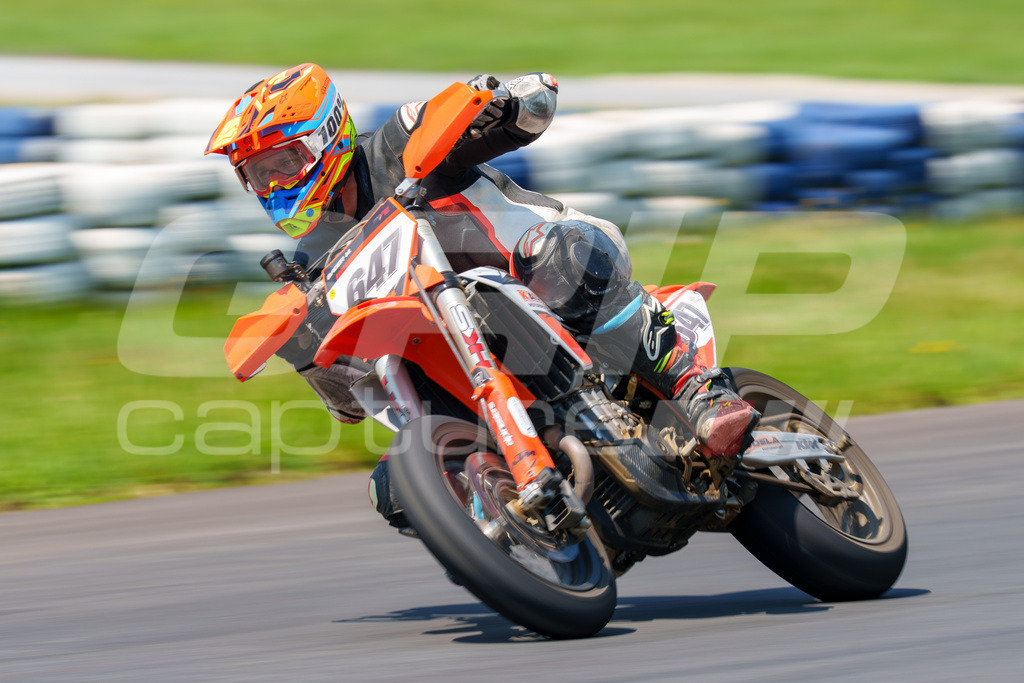 G-Cup + Supermoto Staatsmeisterschaft + Hungarian Supermoto Championship | GRIPcapture steht für authentische Sportfotografie in Österreich – für Momente, die mehr sind als Geschwindigkeit oder Ergebnis. Es geht um Emotion, Spannung, Fokus und den Augenblick, der oft nur einen Wimpernschlag dauert.Ob Motorsport, Teamsport oder 
