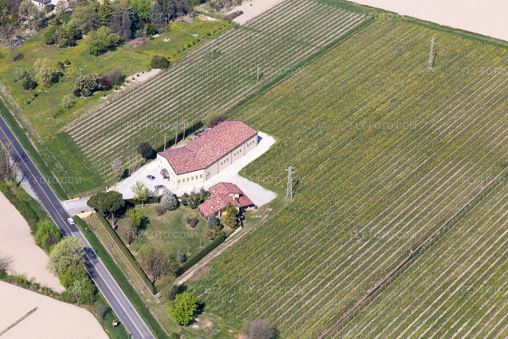 Aerial view: View of the town in Cavarzerani in the state Veneto, Italy.Photo: IMG_098140.jpg taken on 04/03/2017 by Werner Riehm/FLY-FOTO.comResolution of the original: 5472 x 3648 px
