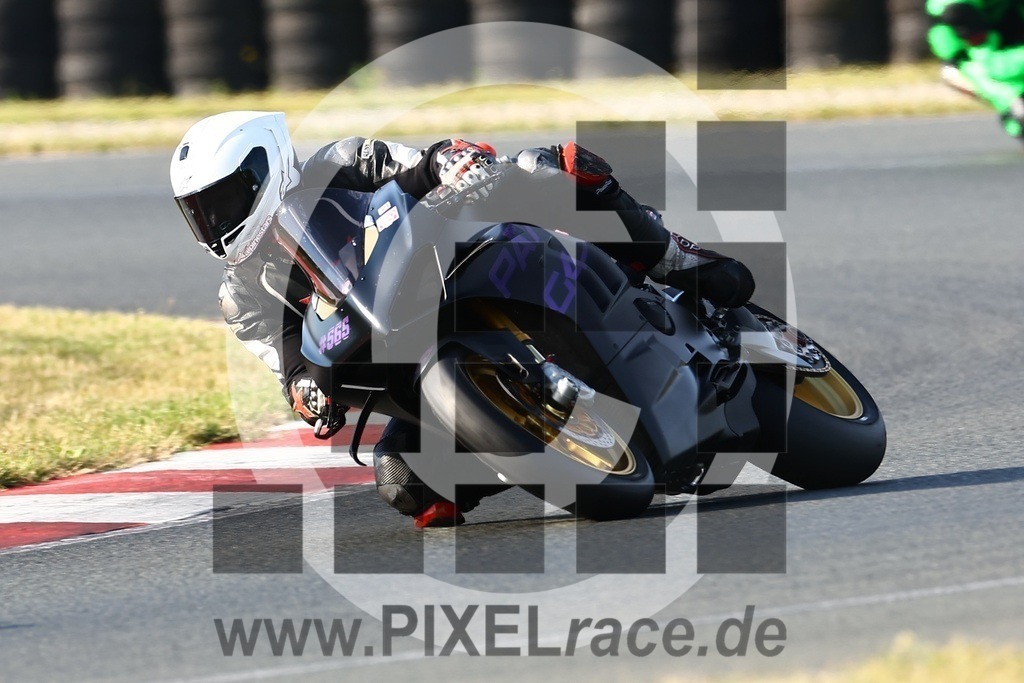 0565-20240720_00197 | Schöne Erinnerungen an spannende Momente - das festzuhalten ist unser Job. PIXELrace.de ist seit 2003 auf den Rennstrecken Europas unterwegs um die Action draußen beim Fahren und die wunderbare Stimmung imm Fahrerlager für euch einzufangen.