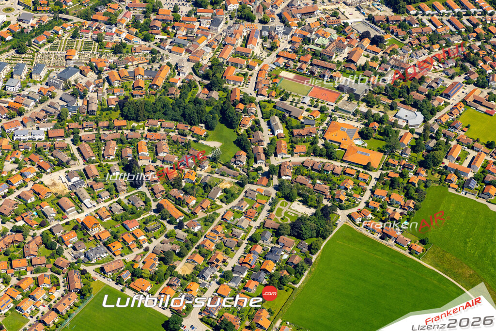Das Luftbild der Stadt Holzkirchen wurde 2022 vom Flugzeug heraus erstellt (keine Drohnen-Aufnahmen) Aufnahmehöhe ca.450 Meter- hohe Bildauflösung und Druck-Qualität. Garantiert!