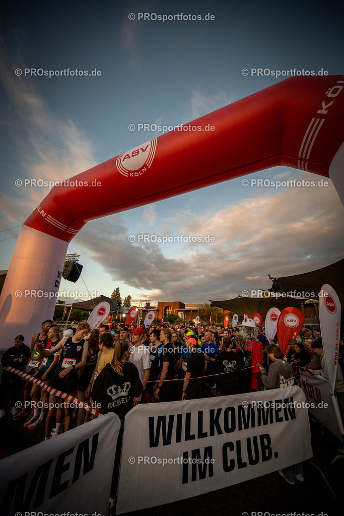 22. ASV Nachtlauf; Koeln, 28.05.25 | Impressionen vom 22. ASV Nachtlauf am 28.05.25 am Tanzbrunnen in Koeln. Foto: BEAUTIFUL SPORTS/Axel Kohring