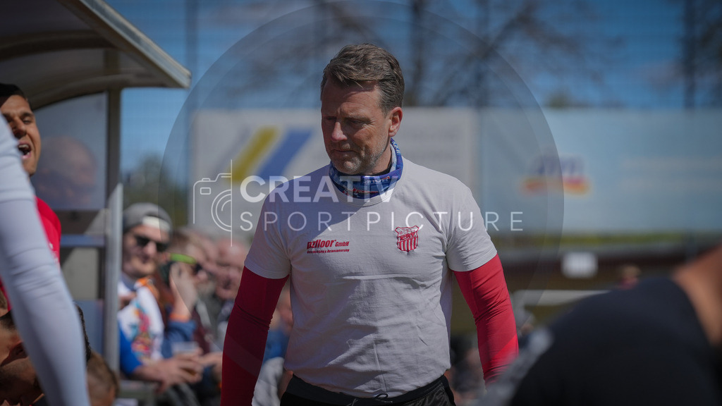 Fußball, Herren, Saison 2025/2026, Regionalliga Nordost, 31. Spieltag, FSV 63 Luckenwalde vs. FSV Zwickau, Sonntag 26.04.2026, Werner-Seelenbinder-Stadion Luckenwalde | Fußball, Herren, Saison 2025/2026, Regionalliga Nordost, 31. Spieltag, FSV 63 Luckenwalde vs. FSV Zwickau, Sonntag 26.04.2026, Werner-Seelenbinder-Stadion Luckenwalde, Im Bild: Rico Schmitt (Trainer Zwickau) - Realisiert mit Pictrs.com