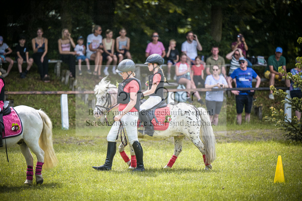 DOS_5188 | Entdecke hochwertige Reitturnierfotos von Foto Oger. Professionell, emotional und authentisch – jetzt Lieblingsmomente im Shop bestellen.Deutschlandweite Turnierfotografie. - Realisiert mit Pictrs.com