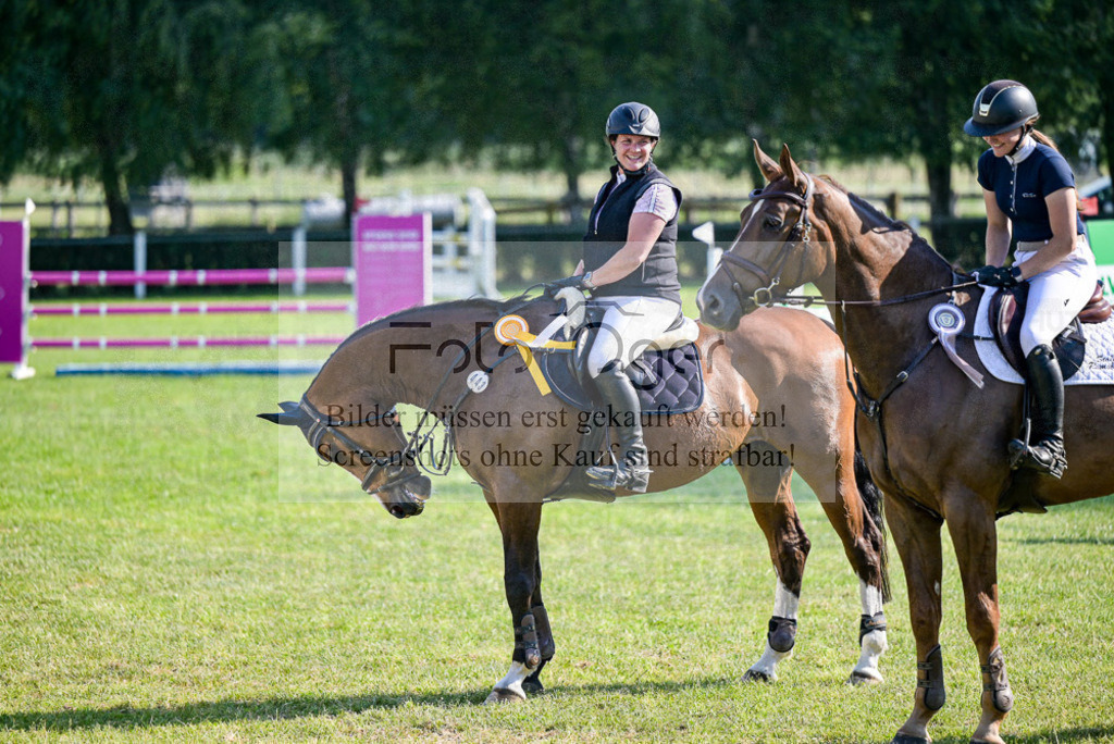 Reitturnier Voxtrup | Entdecke hochwertige Reitturnierfotos von Foto Oger. Professionell, emotional und authentisch – jetzt Lieblingsmomente im Shop bestellen.Deutschlandweite Turnierfotografie. - Realisiert mit Pictrs.com