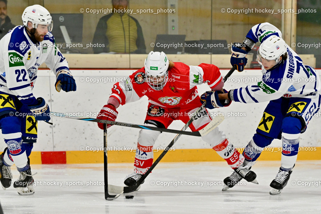 ESV Ferlach vs. UECR Eisbären Huben | #22 Waldner Elias UECR EISBÄREN HUBEN, #71 Sinegubovs Antons UECR EISBÄREN HUBEN, #88 Steiner Thomas ESV Ferlach, ESV Ferlach vs. UECR Eisbären Huben, ESV Ferlach vs. UECR Eisbären Huben am 31.10.2025 in Ferlach (HTC Eishalle Ferlach), Austria, (Photo by Bernd Stefan)