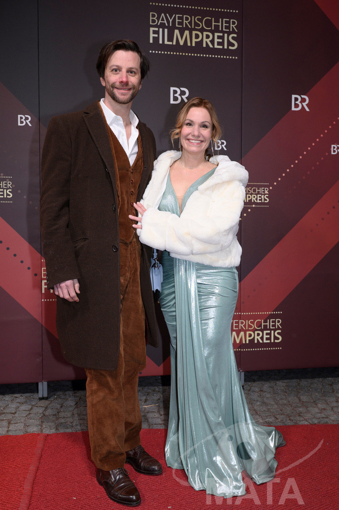 _DWI5051 | Jonathan Beck und Isabell Stern bei der Verleihung des 47. Bayerischen Filmpreises 2026  im Prinzregententheater. München, Deutschland. Der Bayerische Filmpreis wird seit 1979 von der Bayerischen Staatsregierung verliehen, um die Bedeutung des Kinofilms als Kulturgut herauszustellen - Realisiert mit Pictrs.com