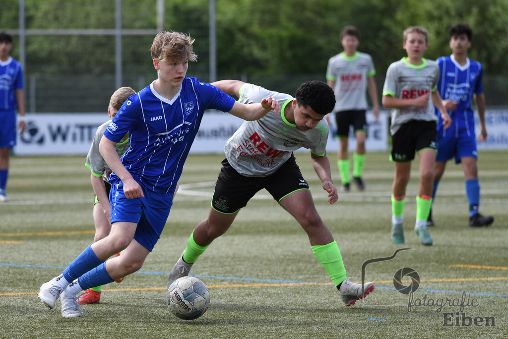 FC Rastede-JFV Edewecht 2 | C-Jugend Bezirksliga; FC Rastede (blau)-JFV Edewecht 2 (grün) am 13.04.2024; in Rastede (Sportanlage Köttersweg), Photo: Philip Eiben 2024 - Realisiert mit Pictrs.com