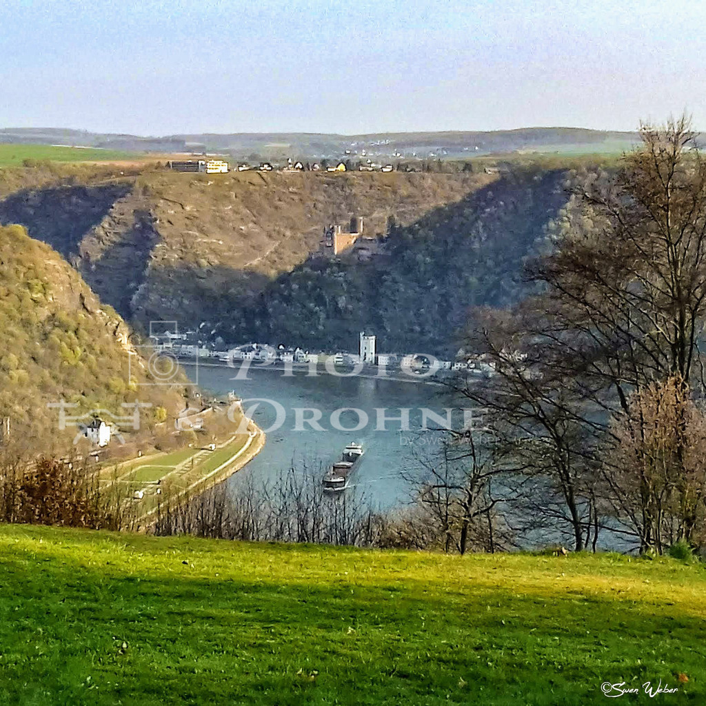 Burg Katz- | Von dem Loreleyblick in Urbar hat man nicht nur einen schönen Blick auf die Loreley sondern auch auf Sankt goarshausen mit der Burg Katz. - Realisiert mit Pictrs.com