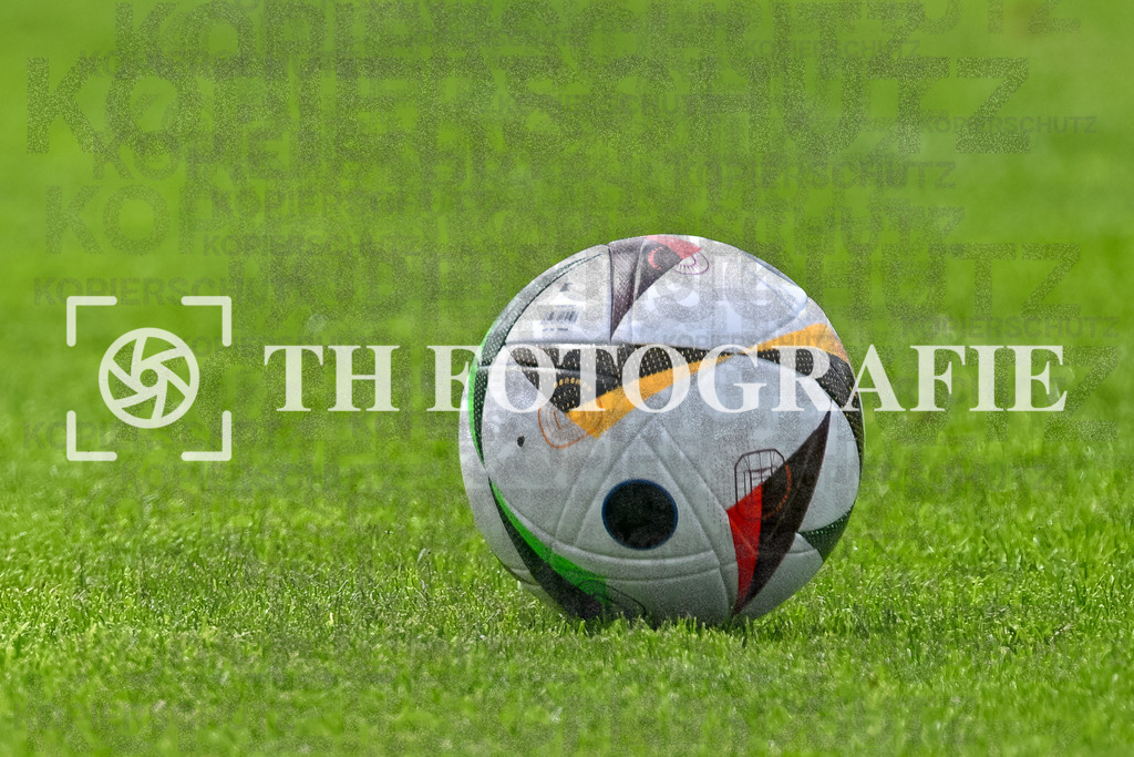 GER, FC Hauingen - SV Waldhaus, Frauen-Fussball, Rothaus Bezirkpokal, Finale, Saison 2024/2025, 29.05.2025 | Ball auf dem RasenGER, FC Hauingen - SV Waldhaus, Frauen-Fussball, Rothaus Bezirkpokal, Finale, Saison 2024/2025, 29.05.2025Foto: TH Fotografie/Thomas Hess