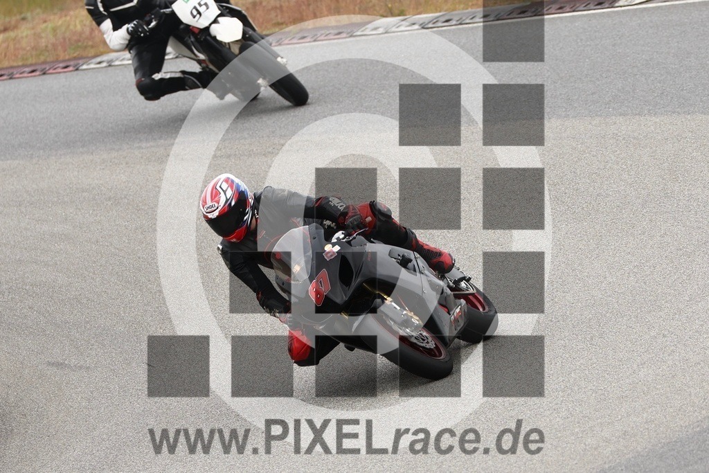 0087-20250530_12698 | Schöne Erinnerungen an spannende Momente - das festzuhalten ist unser Job. PIXELrace.de ist seit 2003 auf den Rennstrecken Europas unterwegs um die Action draußen beim Fahren und die wunderbare Stimmung imm Fahrerlager für euch einzufangen.