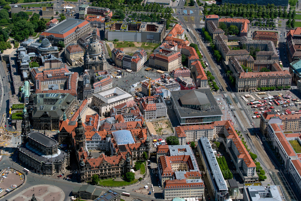 3803769 | DRESDEN  Altstadtbereich und Innenstadtzentrum am Neumarkt im Zentrum in Dresden im Bundesland Sachsen, Deutschland. Weiterführende Informationen bei: Landeshauptstadt Dresden,  Stiftung Frauenkirche Dresden. // Old Town area and city center in the district Zentrum in Dresden in the state Saxony, Germany. Further information at: Landeshauptstadt Dresden,  Stiftung Frauenkirche Dresden. Foto: Gerhard Launer