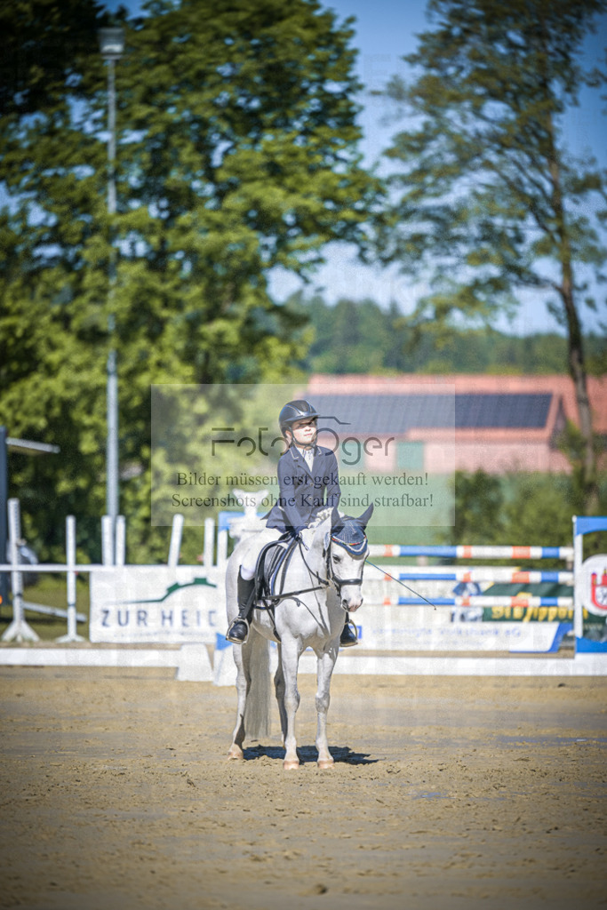 DOS_3892 | Entdecke hochwertige Reitturnierfotos von Foto Oger. Professionell, emotional und authentisch – jetzt Lieblingsmomente im Shop bestellen.Deutschlandweite Turnierfotografie. - Realisiert mit Pictrs.com