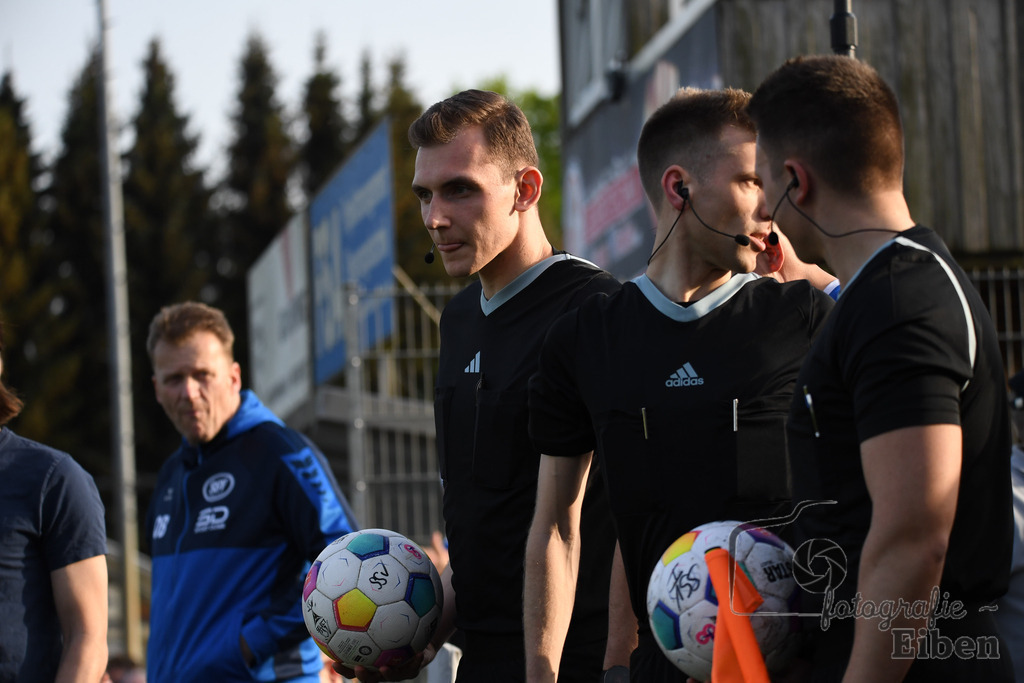 SSV Jeddeloh-SV Drochtersen/Assel | Herren Regionalliga; SSV Jeddeloh (blau)-SV Drochtersen/Assel (rot) am 30.04.2024; in Jeddeloh (53-Acht Arena), Photo: Philip Eiben 2024 - Realisiert mit Pictrs.com