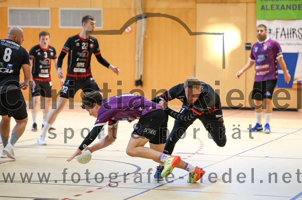 2024-09-21_018_SpVgg_Altenerding_gegen_TSV_1861_Mainburg | Erding, Deutschland, 21.09.2024:Handball, Bezirksoberliga Männer 2024 / 2025, 1. Spieltag, SpVgg Altenerding gegen TSV 1861 Mainburg, Endergebnis: 36:20Tim Steininger (SpVgg Altenerding, #10), Christoph Würfl (TSV 1861 Mainburg, #7)Foto: Christian Riedel / fotografie-riedel.net