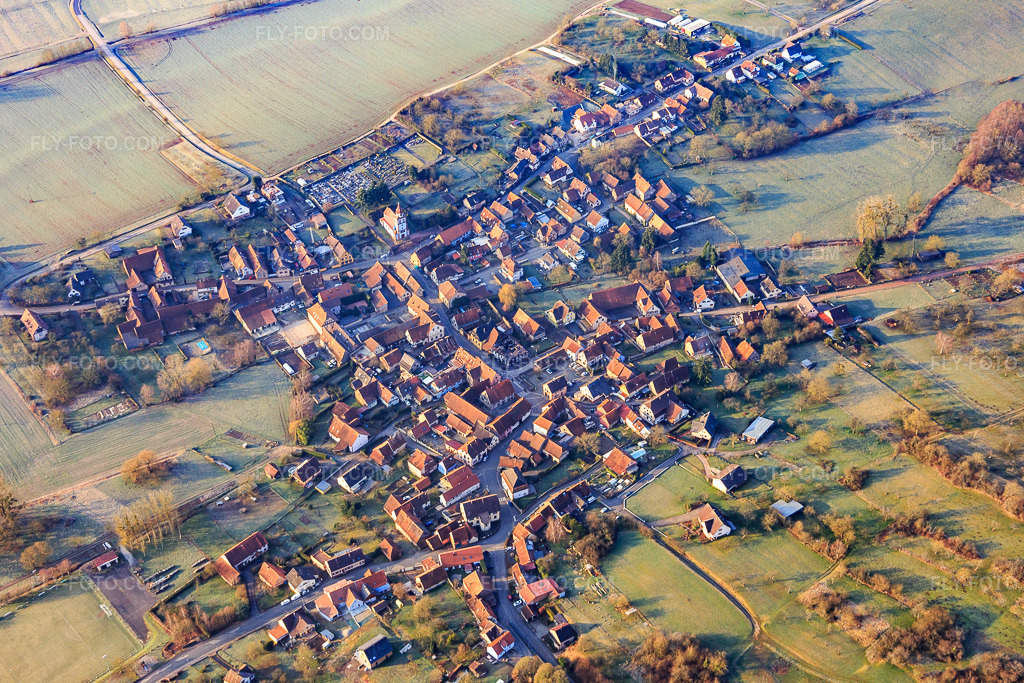 Aerial view: View of the town from the north in Weinbourg in the state Bas-Rhin, France. – Photo: IMG_105295.jpg taken on 03/25/2018 by Werner Riehm/FLY-FOTO.com – Resolution of the original: 5072 x 3381 px