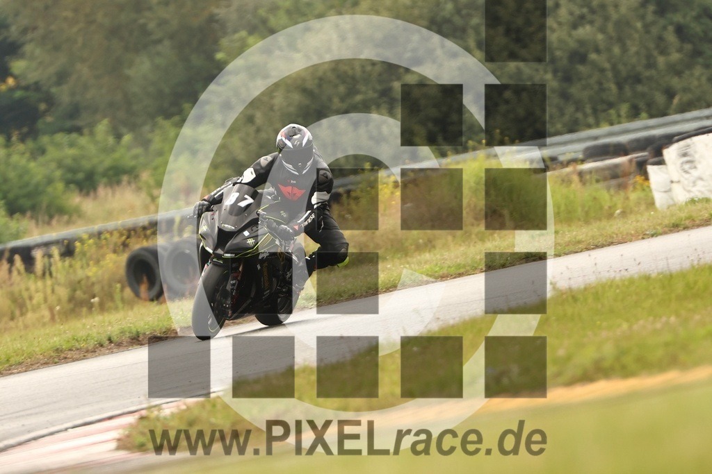 0087-20250908_11242 | Schöne Erinnerungen an spannende Momente - das festzuhalten ist unser Job. PIXELrace.de ist seit 2003 auf den Rennstrecken Europas unterwegs um die Action draußen beim Fahren und die wunderbare Stimmung imm Fahrerlager für euch einzufangen.