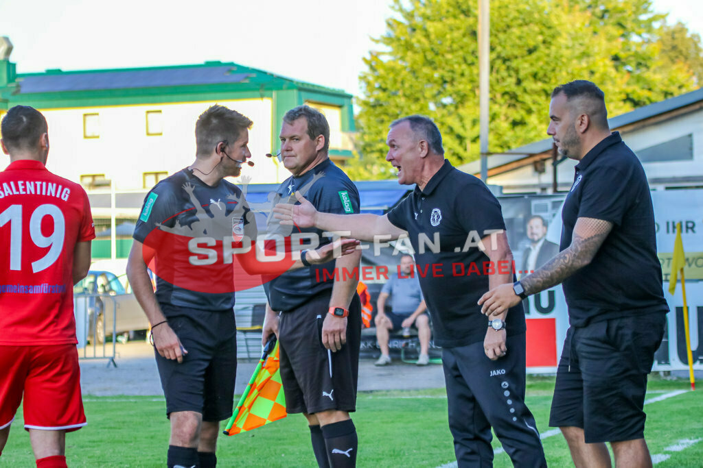 ASV Klagenfurt - SC St Veit 1-6, Unterliga Ost  3. Runde | Julian Salentinig (SC St. Veit #19) Florian Görgei (ASV Klagenfurt) Wolfgang Thun-Hohenstein (ASV Klagenfurt) Jürgen Hartenberger, Walter Pudgar, ASV Klagenfurt - SC St Veit 1-6 am 11.08.2023 in Klagenfurt
(Sportplatz Annabichl), Austria, (Photo by Ernst Krawagner sport-fan.at) - Realisiert mit Pictrs.com