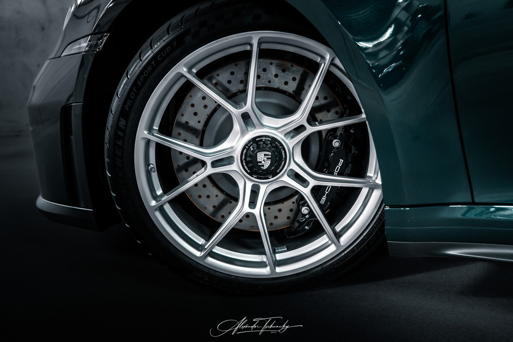 911 GT3 Touring Arlogrünmetallic | Entdecken Sie die faszinierende Welt von Alexander Tschuncky Arts: Kreative Fotografie, atemberaubende Automobilkunst und hochwertiger Bilderdruck. Lassen Sie sich inspirieren! - Realisiert mit Pictrs.com