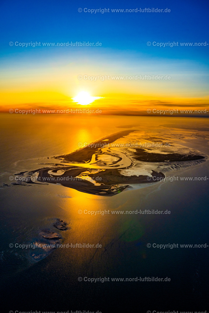 Juist_Kachelotplate_Sonnenaufgang_ELS_5736190523 | JUIST 19.05.2023 Küstenbereich der der Nordsee - Insel Kachelotplate in Juist im Bundesland Niedersachsen, Deutschland. Weiterführende Informationen bei: Inselgemeinde und Kurverwaltung Juist. // Coastal area of North Sea - Island Kachelotplate in Juist in the state Lower Saxony, Germany. Further information at: Inselgemeinde und Kurverwaltung Juist. Foto: Martin Elsen