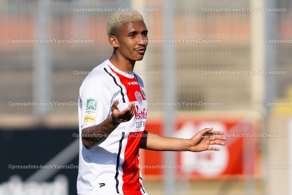 xYDR29032501032 | 29.03.2025, xydrx, Fußball, Fortuna Düsseldorf II (U23) - SC Rot-Weiss Oberhausen, Regionalliga West, Paul-Janes-Stadion: Eric Gueye (Rot-Weiß Oberhausen #11)