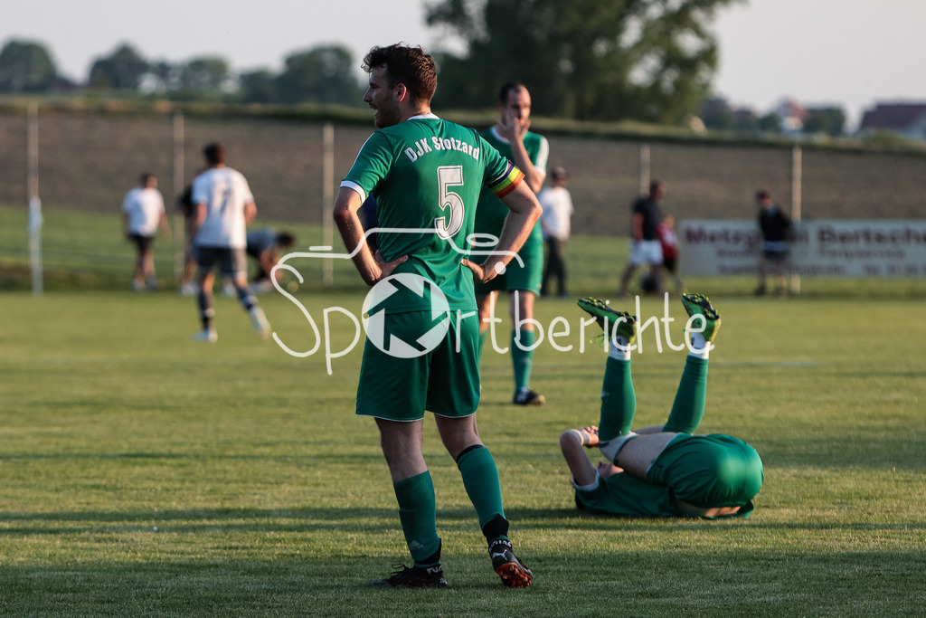 DJK Stotzard - SV Hammerschmiede | Professionelle Sportfotos aus den Bereichen Fußball, Eishockey, Handball und vieles mehr. Ob Sieg oder Niederlage