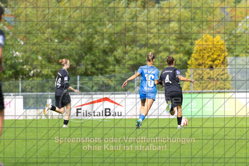 20261010_143110_0143_(c)_by_PhotoPeet | #,1.FC Donzdorf (schwarz) vs. SC Sand (blau), Fußball, EnBW-Oberliga B -Juniorinnen, 05. Spieltag, Saison 2026/2027, Rasenplatz Lautertal Stadion, Süßener Straße 16, 73072 Donzdorf, 10.10.2026 - 14:00 Uhr,Foto: PhotoPeet / Sport- &amp; Eventfotografie / Peter Harich