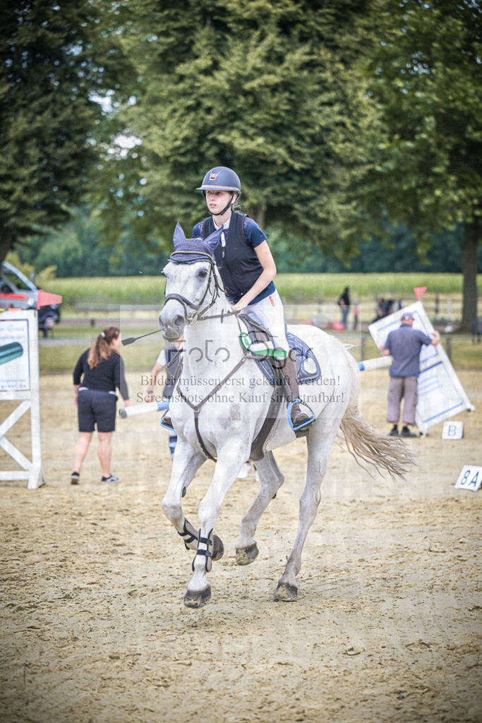 DOS_9874 | Entdecke hochwertige Reitturnierfotos von Foto Oger. Professionell, emotional und authentisch – jetzt Lieblingsmomente im Shop bestellen.Deutschlandweite Turnierfotografie. - Realisiert mit Pictrs.com