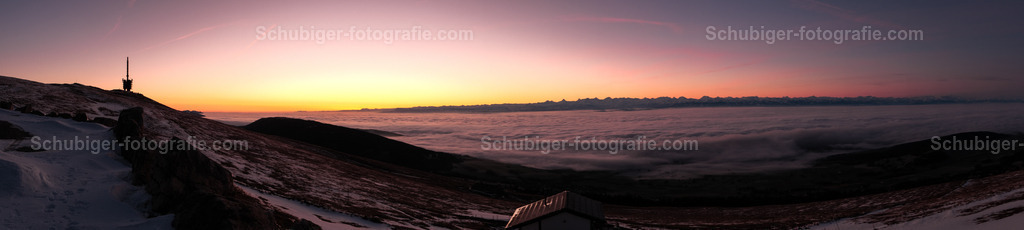 Chasseral | Der Chasseral ist mit 1606 m ü. M. die höchste Erhebung im Berner Jura. Der langgestreckte Berg liegt im Nordwesten des Kantons Bern zwischen dem Gebiet des Bielersees im Südosten und dem Sankt Immer-Tal im Nordwesten. Wikipedia - Realisiert mit Pictrs.com