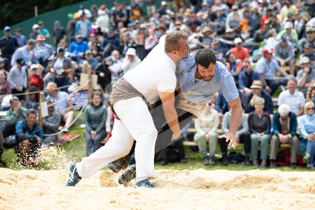 Rigi2025_1892 | Die Schwinger des Schwyzer Kantonalen Schwingerverbandes: Fotos, die Dynamik und Leidenschaft festhalten, sowie emotionale Momente aus dem traditionellen Schwingsport zeigen. - Realisiert mit Pictrs.com