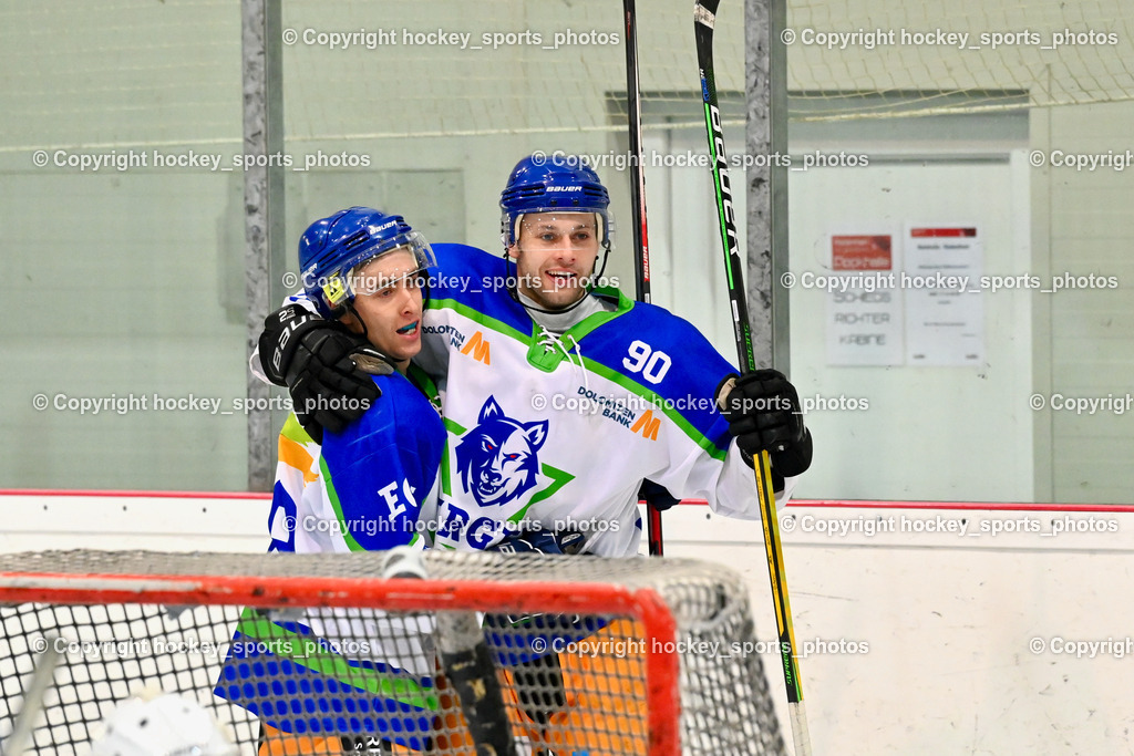  EC Tigers Paternion vs. EC Virgen 8.1.2022 | Jubel EC Virgen Mannschaft, #89 Gasser Arno, #90 Gasser Sandro