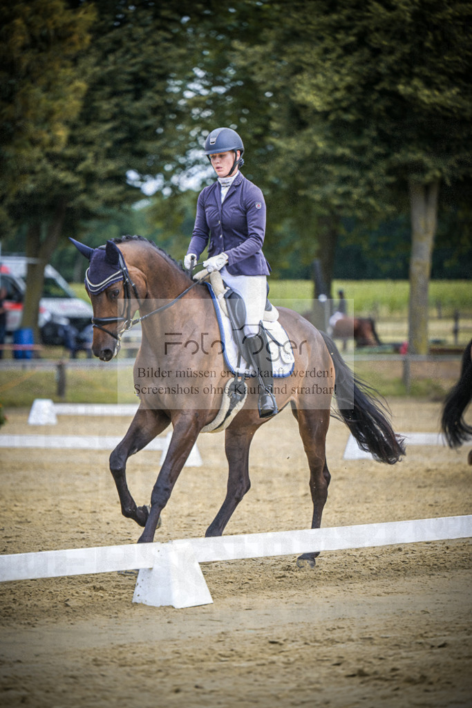 DOS_9306 | Entdecke hochwertige Reitturnierfotos von Foto Oger. Professionell, emotional und authentisch – jetzt Lieblingsmomente im Shop bestellen.Deutschlandweite Turnierfotografie. - Realisiert mit Pictrs.com