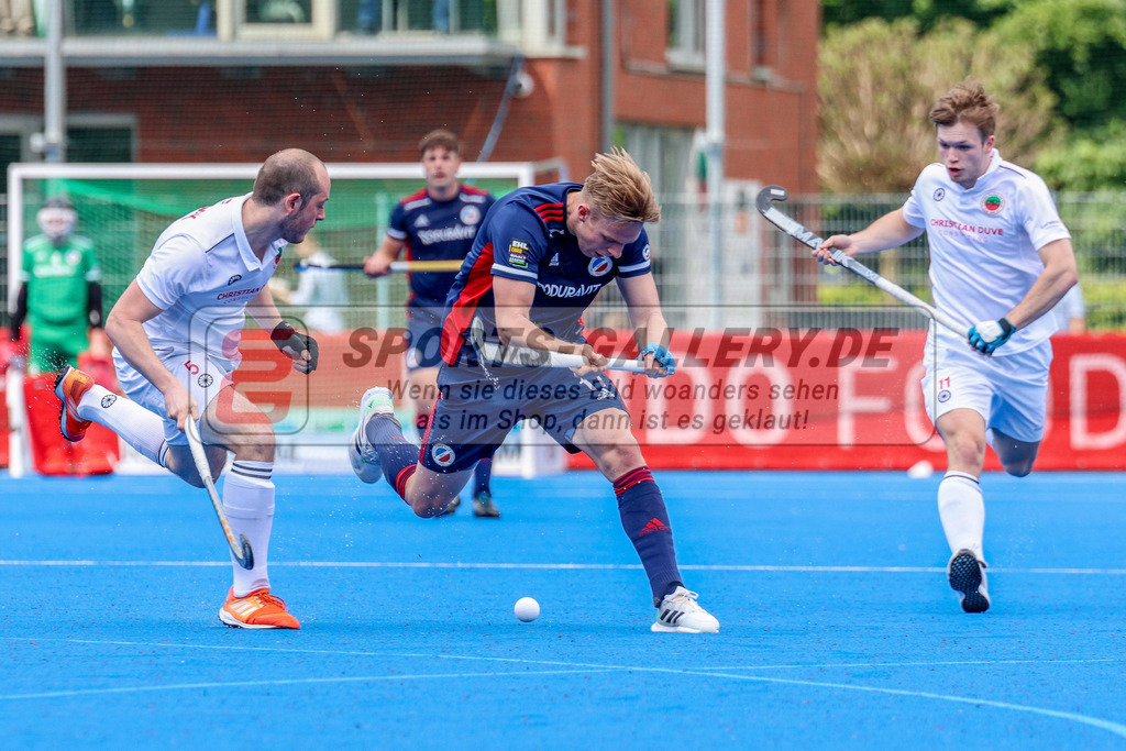 MJ_2023-05-13 Herren CHTC - MHC-47 | Tim Seagon (Mannheimer HC #17) &amp; Max van Laak (Crefelder HTC #5), Crefelder HTC - Mannheimer HC am 13.5.2023 in der Gerd-Wellen-Sportanlage, Krefeld